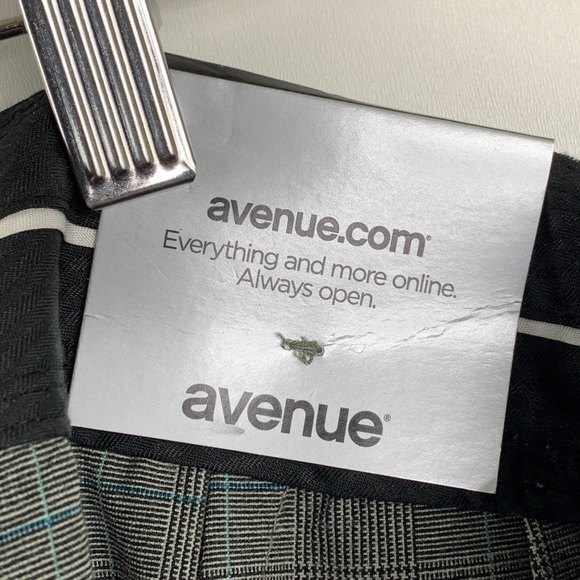 Modern Fit, Plaid Cuff Capri women's short. size 20 stretch - Picture 5 of 8